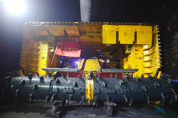 1684044425156432.jpg 2——掘锚一体化 无人成巷不是梦.jpg