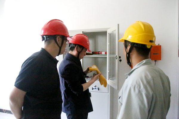 1684464864153663.jpg 绝缘用具检查_副本.jpg