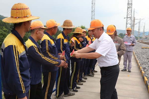 1689067306214493.jpg 下下层慰问_副本.jpg