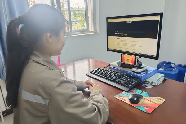 10��10�����������˷ֹ�˾ְ��ԢĿ�й�ʮ�˴�Ļʽ  ��Ӱ��ͯ����_����.jpg