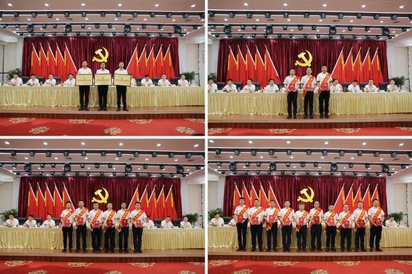 1753667029156705.jpg 4.“两优一先”表扬1.0_副本.jpg