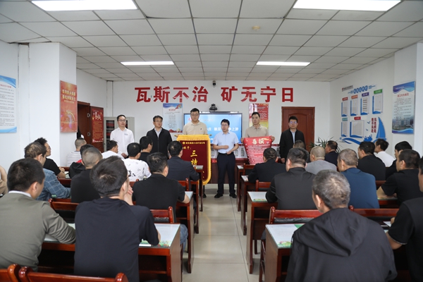 1757905350214305.jpg 3 三特区队慰问_副本.jpg