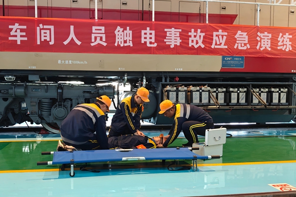 1786673765451349.jpg 应急演练心肺苏醒_副本.jpg